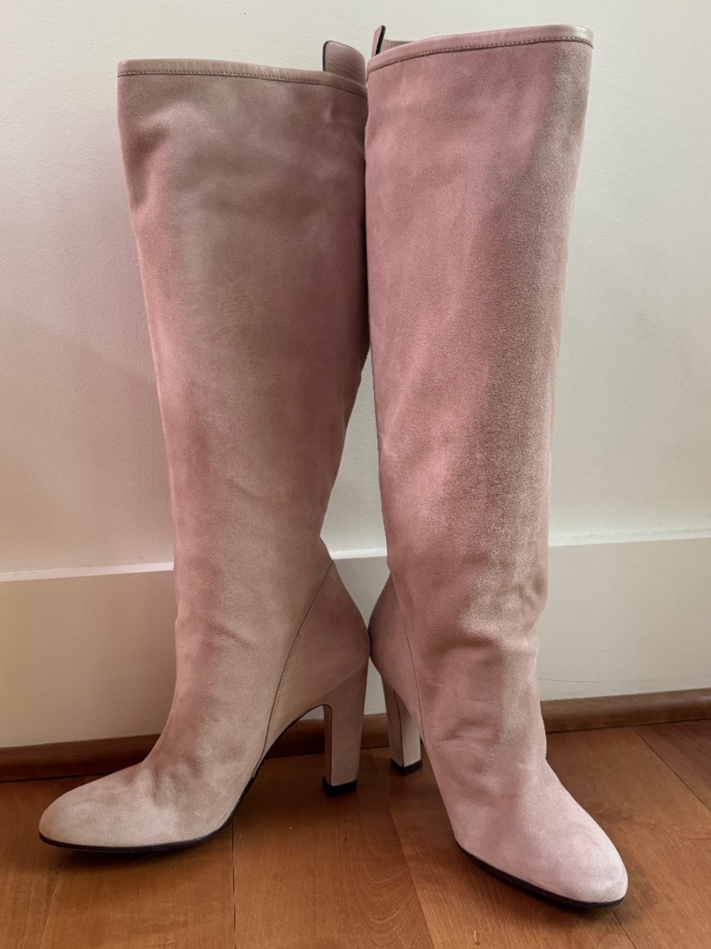 Stuart Weitzman Charlie Beige Devon Suede Ankle Boots Size 5.5 EUC